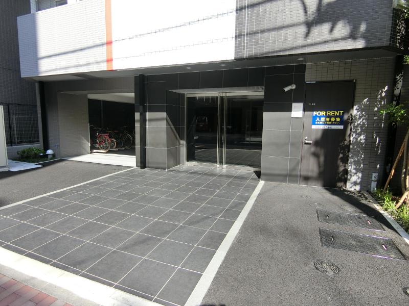 エントランス　落ち着いたエントランスです