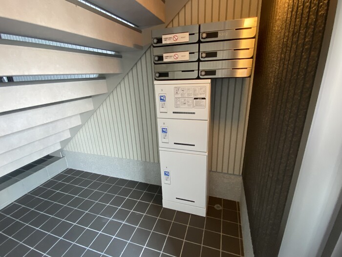 エントランス　宅配ボックス、集合ポスト