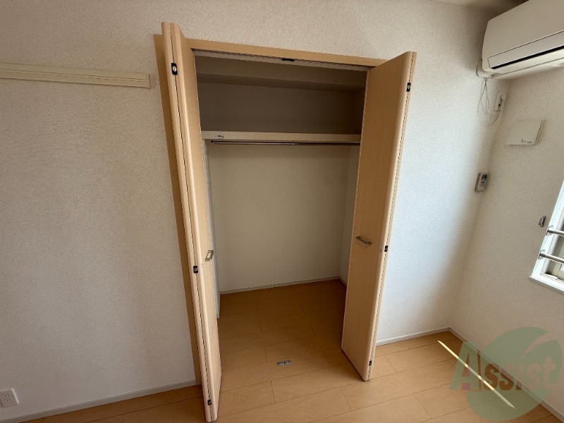 収納　お洋服を収納でき、収納スペースもありお荷物も置けます