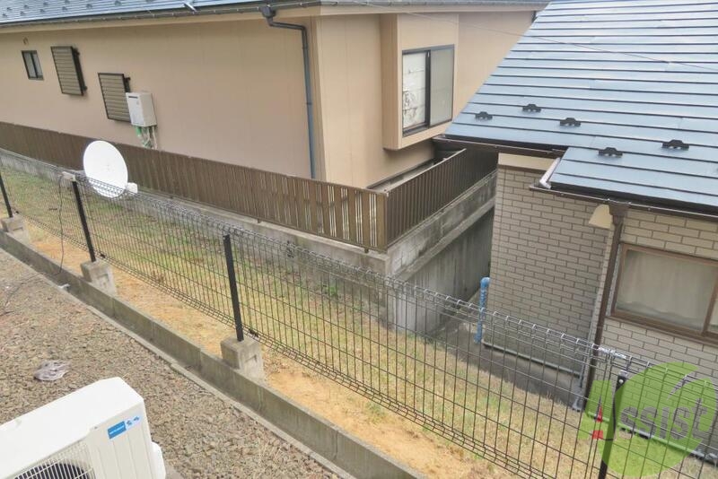 バルコニー　お天気の良い日は布団も干せてポカポカです。