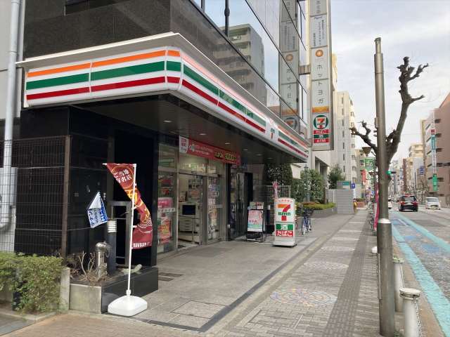コンビニ　セブンイレブン（コンビニ）まで136m