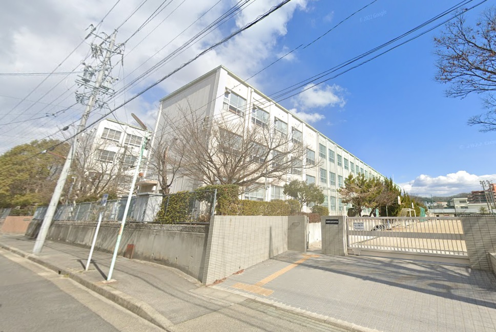 中学校　名古屋市立高針台中学校（中学校）まで1000m