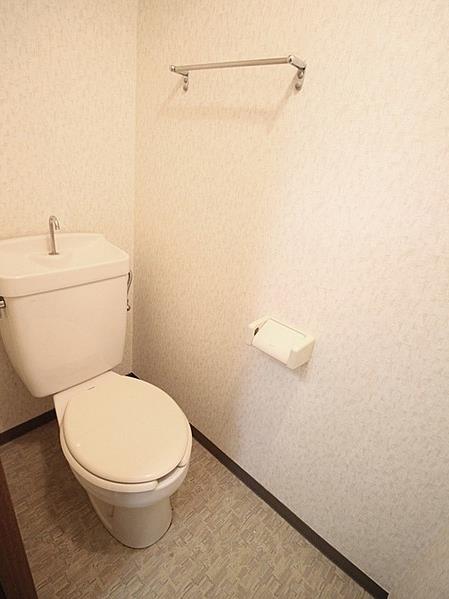 トイレ　落ち着いた色調のトイレです♪