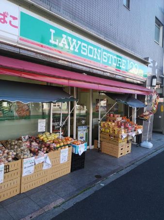 コンビニ　ローソンストア100五本木店（コンビニ）まで143m