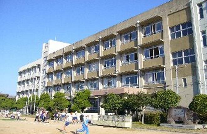 小学校　高浜小学校（小学校）まで389m