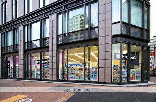 ドラックストア　トモズ 銀座三丁目店（ドラッグストア）まで160m