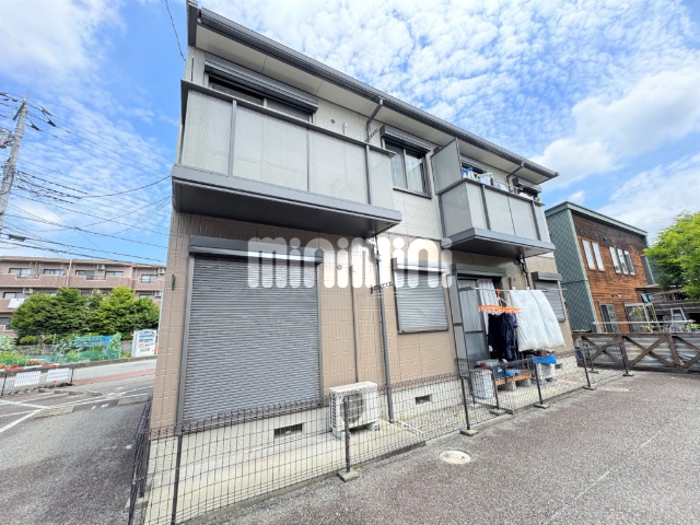 建物外観　２階建て軽量鉄骨造　アパート