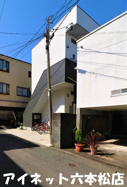 建物外観　2018年築の人気デザイナーズアパートです