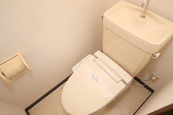 トイレ　※別の階、別の部屋です