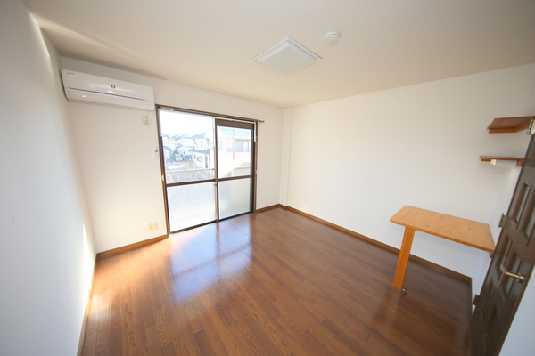 居室・リビング　※別の階、別の部屋です