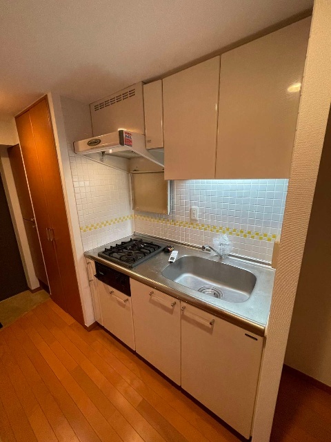 キッチン　※同物件別号室の参考写真です。