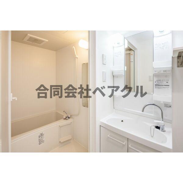 バス・シャワールーム　コンパクトで使いやすいお風呂です