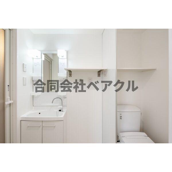 洗面設備　ゆったりとスペースのある洗面所