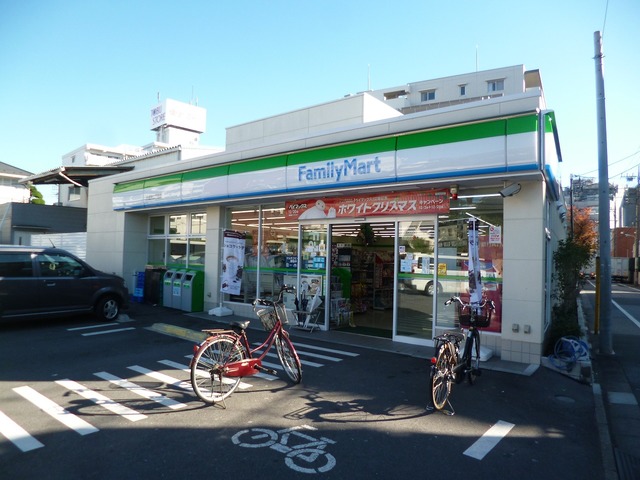 コンビニ　ファミリーマート小豆沢二丁目店（コンビニ）まで176m