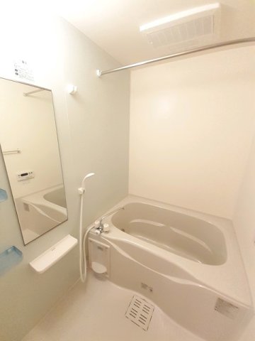 バス・シャワールーム　落ち着いた空間のお風呂です