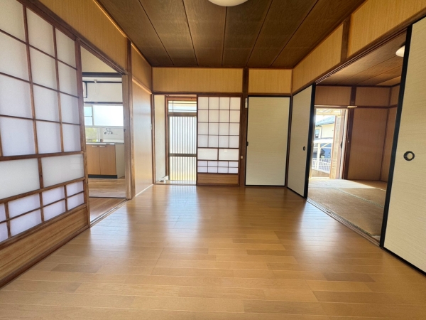 滑川本町戸建 2号棟の居間写真