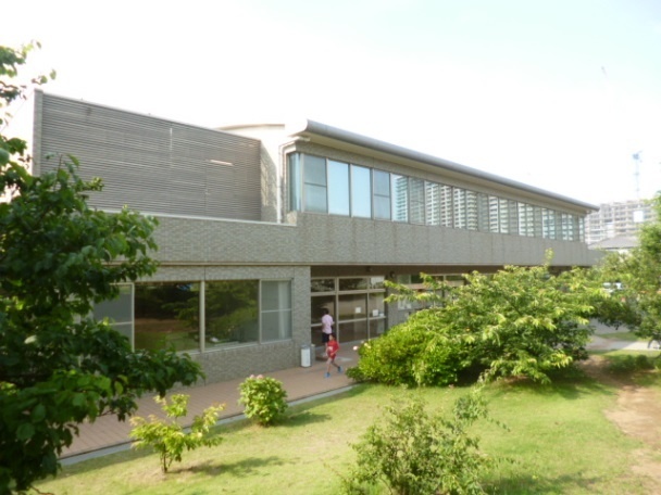 図書館　習志野市立谷津図書館（図書館）まで1229m