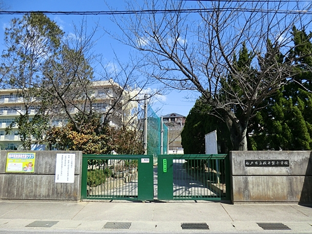 小学校　松戸市立殿平賀小学校（小学校）まで300m