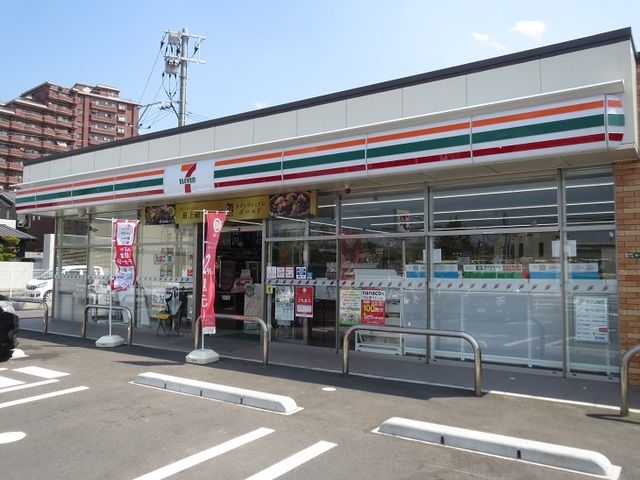 コンビニ　セブンイレブン（コンビニ）まで400m