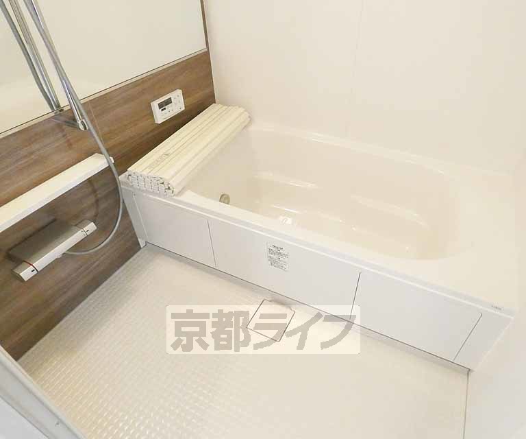 バス・シャワールーム　浴室乾燥機能も付いています。