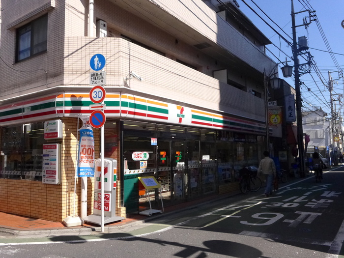 コンビニ　セブンイレブン（コンビニ）まで135m