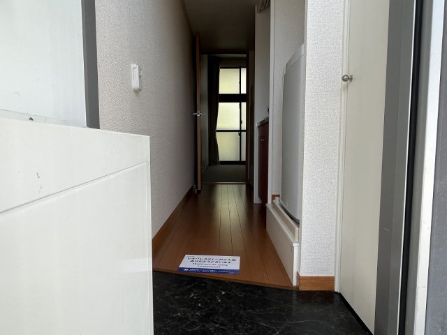 玄関　宅配ボックス付き