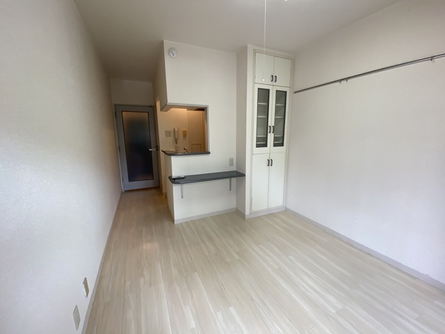 居室・リビング　カウンタータイプでお洒落なお部屋です。間取り反転タイプです