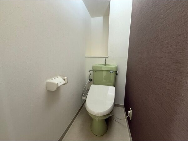 トイレ　※写真は同じマンションの違う部屋のものになります。