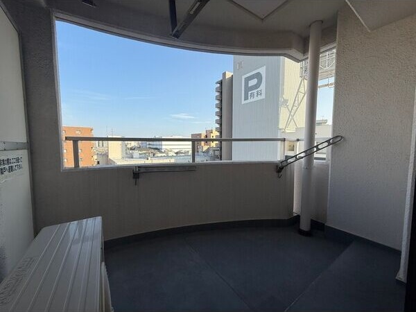 バルコニー　※写真は同じマンションの違う部屋のものになります。