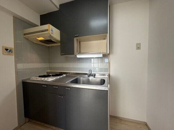 キッチン　※写真は同じマンションの違う部屋のものになります。