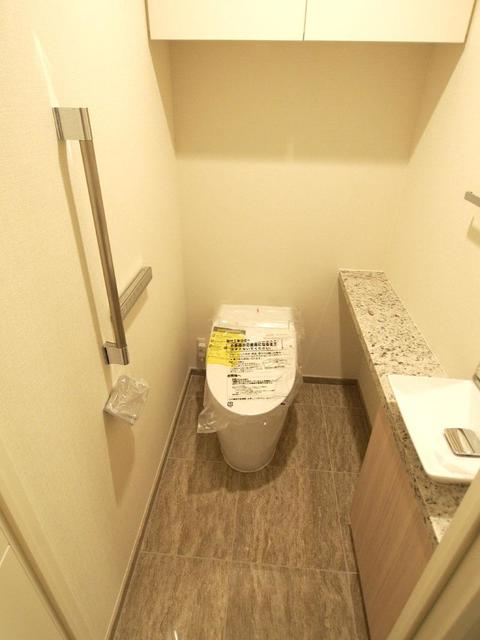 トイレ　※写真は同タイプ住戸です。