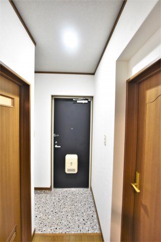 玄関　同物件、別号室の参考写真です。