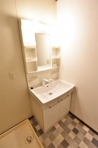 洗面設備　同物件、別号室の参考写真です。