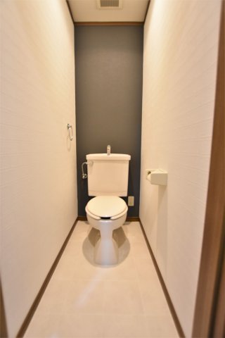 トイレ　同物件、別号室の参考写真です。