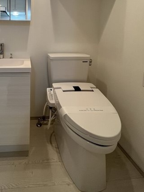 トイレ　温水洗浄便座