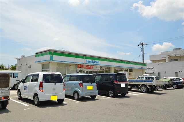 コンビニ　ファミリーマート（コンビニ）まで1044m