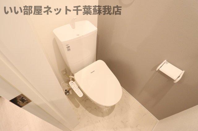 トイレ　落ち着いた色調のトイレです