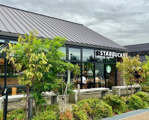 飲食店　スターバックス コーヒー 高槻安満遺跡公園店（飲食店）まで1085m
