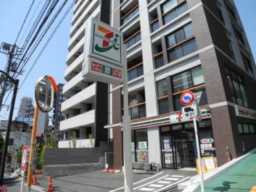 コンビニ　セブンイレブン市谷柳町店（コンビニ）まで107m