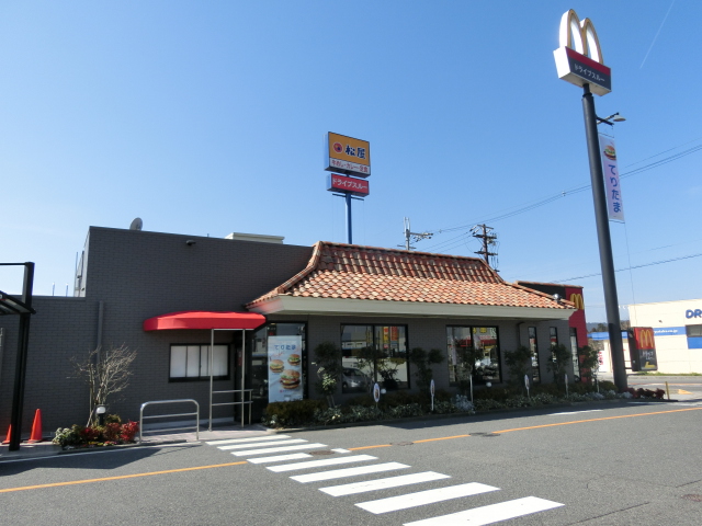 飲食店　マクドナルド8号線五個荘店（飲食店）まで751m