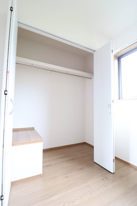 収納　両開き扉で出し入れしやすい収納。