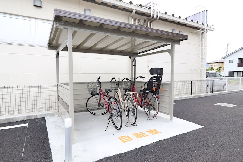 その他共有部分　少しのお買い物にも便利な駐輪場です。