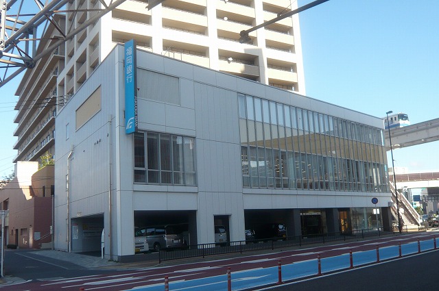 銀行　福岡銀行三萩野支店（銀行）まで533m