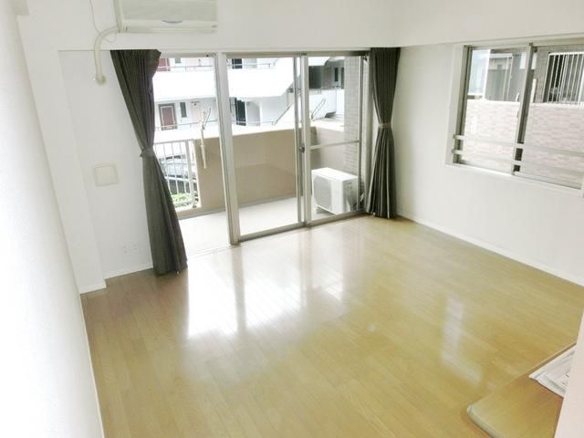 その他部屋・スペース　★１０帖のリビングは角部屋で２面採光★
