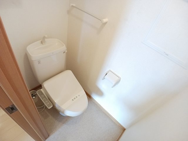 トイレ　※別号室の写真です。