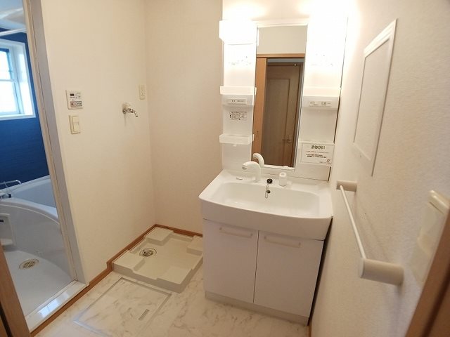 洗面設備　※別号室の写真です。