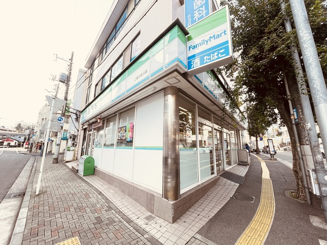 コンビニ　ファミリーマート二俣川北口店（コンビニ）まで352m