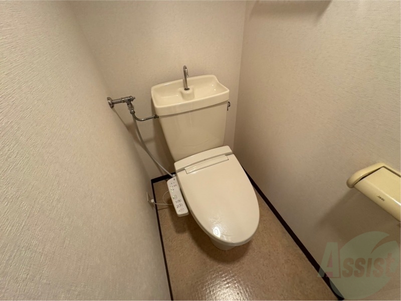 トイレ　こちらはトイレです。清潔感があり、安心して使用できます。