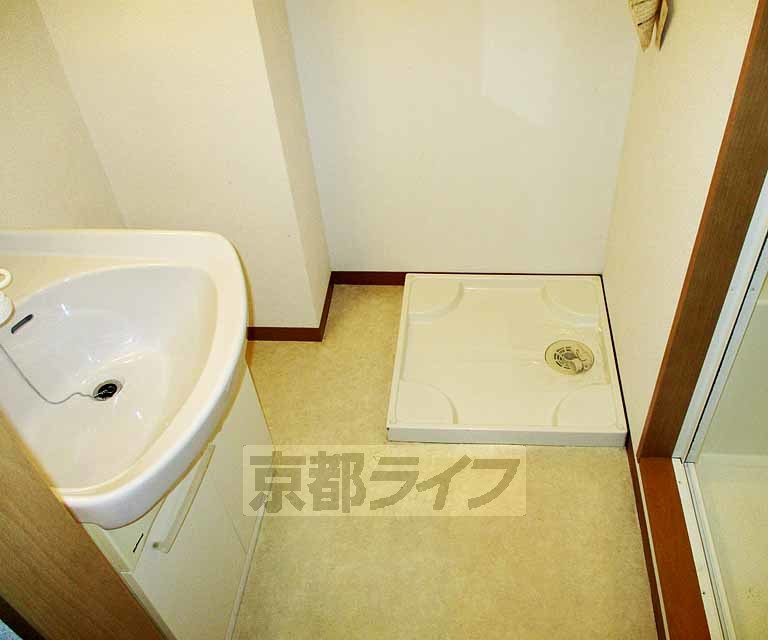 洗面設備　広々とした部屋です。