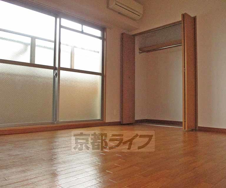 居室・リビング　広々とした部屋です。